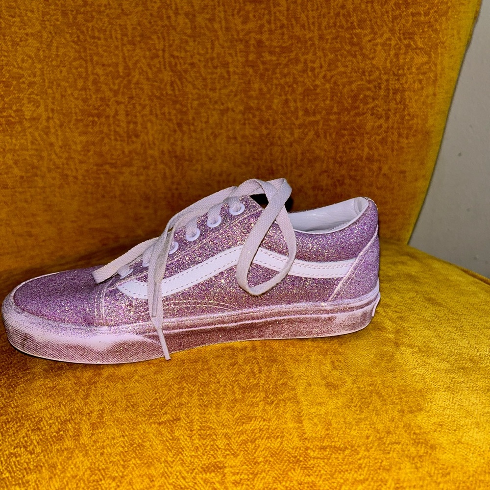 Vans - Picture 2 of 6